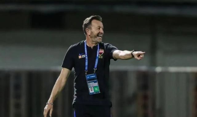 世界杯-专访深足主帅：力争上游，用积极心态踢好每场比赛