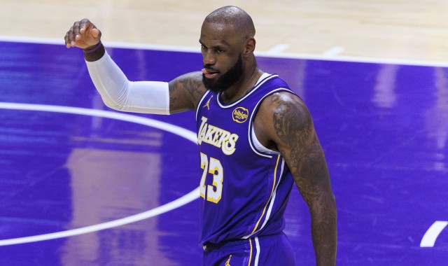 国际足联官方中文网站-湖记：巴特勒受伤是勇士追求詹姆斯的原因 他们需要一个首发侧翼