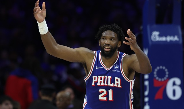 铁麻了！恩比德半场10中1&amp;三分4中0仅拿4分7板3助3帽